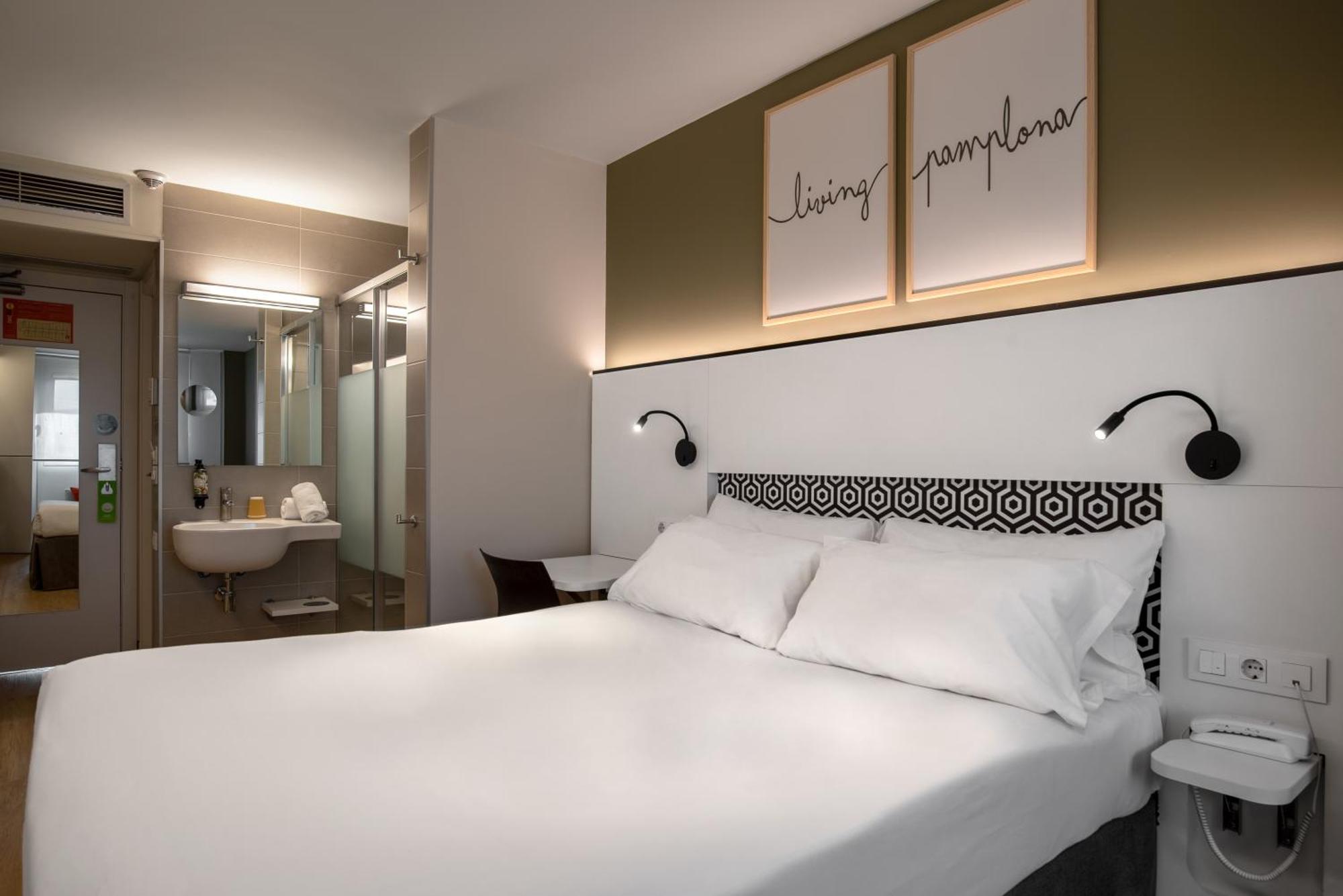 Hotel Bed4U Pamplona Cordovilla Exterior foto