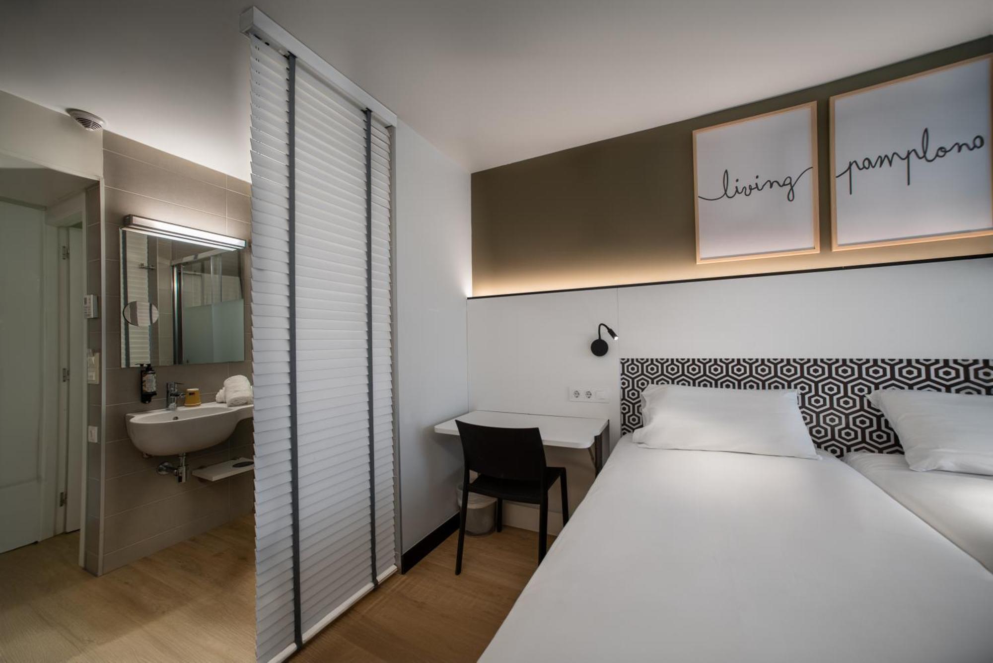 Hotel Bed4U Pamplona Cordovilla Exterior foto
