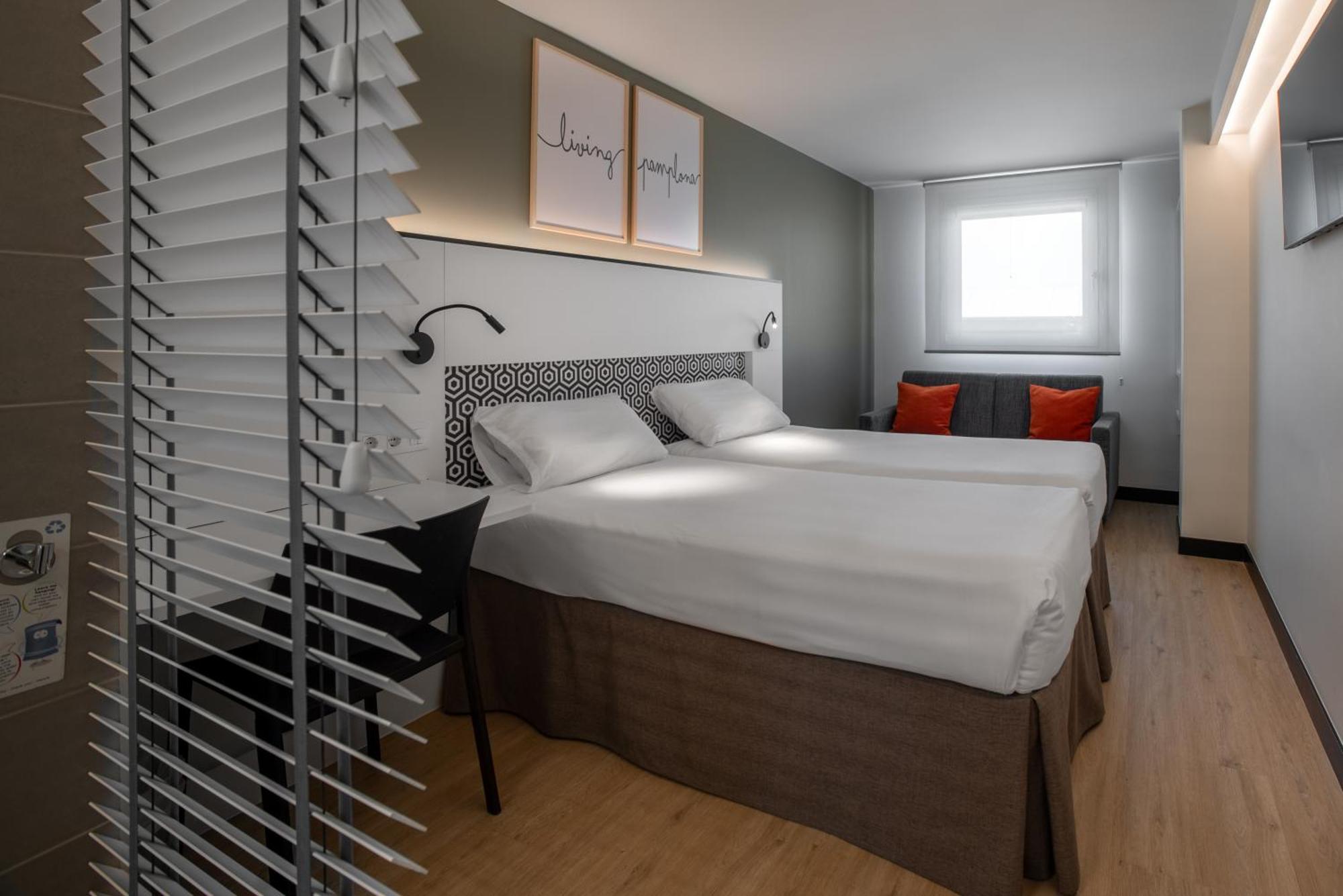 Hotel Bed4U Pamplona Cordovilla Exterior foto